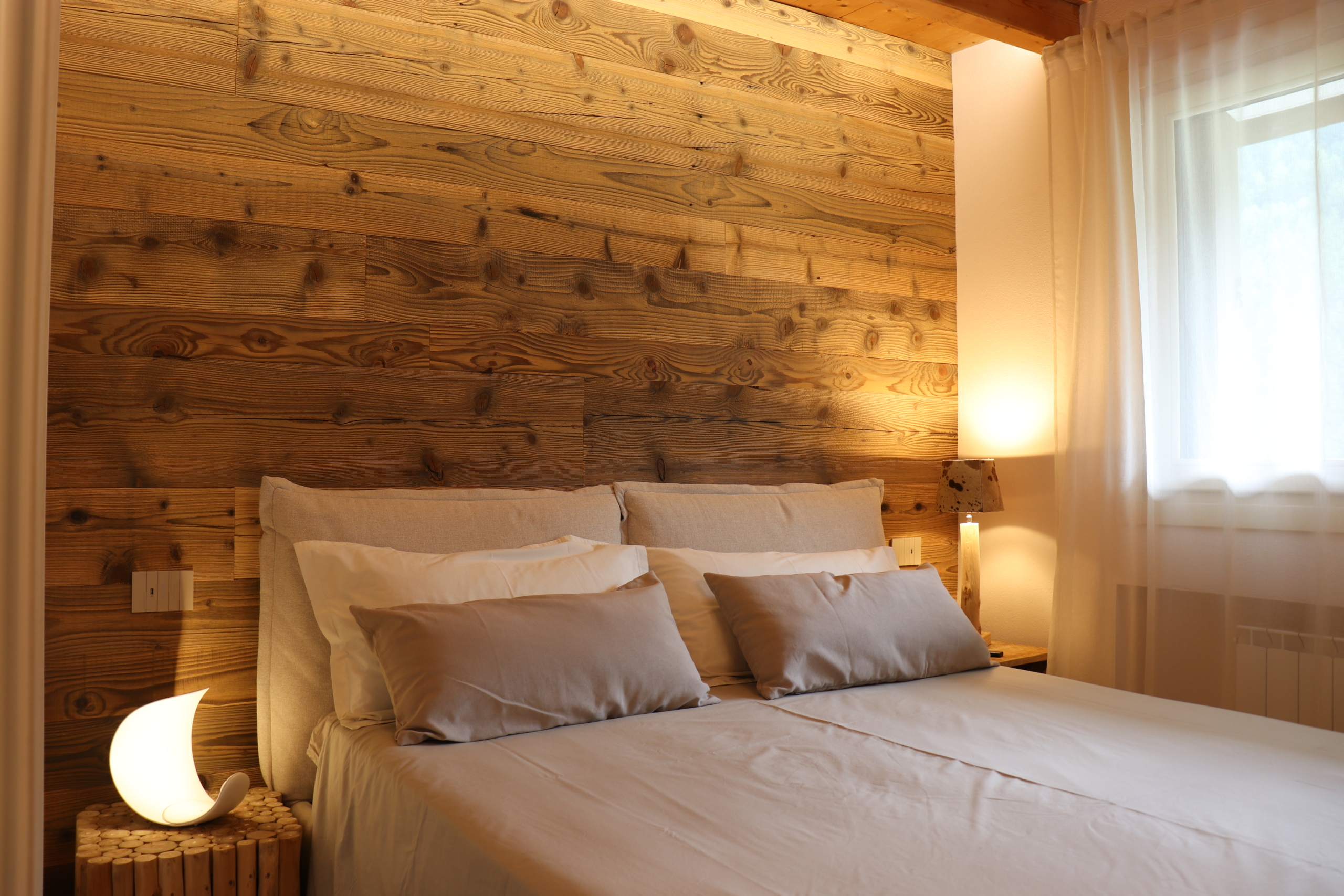 casa in affitto a ponte di legno - camera da letto matrimoniale zona finestra